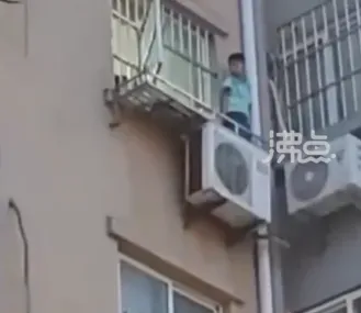 影/男童遭母親追打「躲室外空調機上」　從5樓跳下大喊：媽別打我！