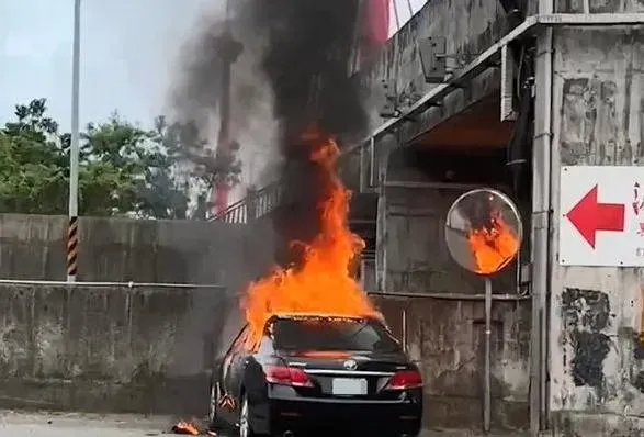 影/苗栗新東大橋下火燒車　滅火驚見死者成焦屍