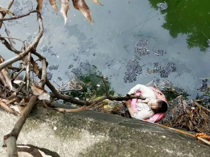 為摘芒果、彰化婦摔下大排　備援「救生圈」現身救命