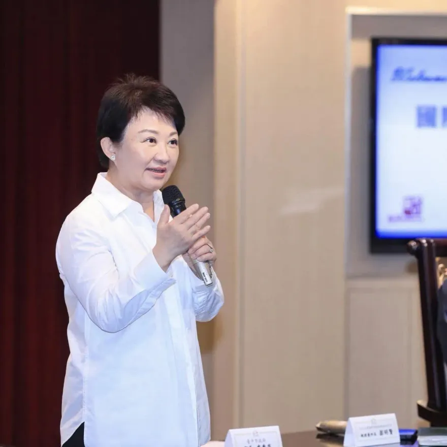 揪甘心！ 盧秀燕挺平價教育政策附但書　網暴動：媽媽市長就是讚