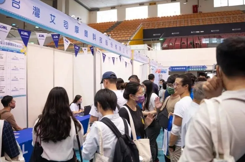 勞動部發錢了！參與大專就業學程　畢業留任多領1萬元