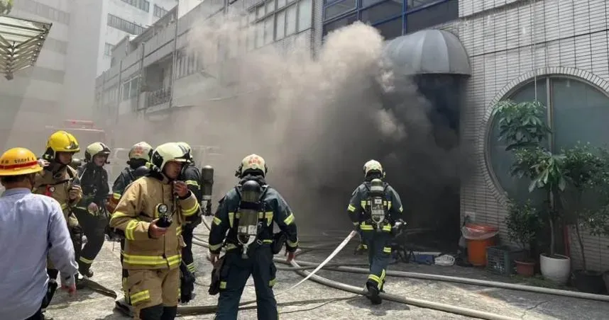 北流旁影音製作公司竄黑煙　40分鐘滅火「無人受困」