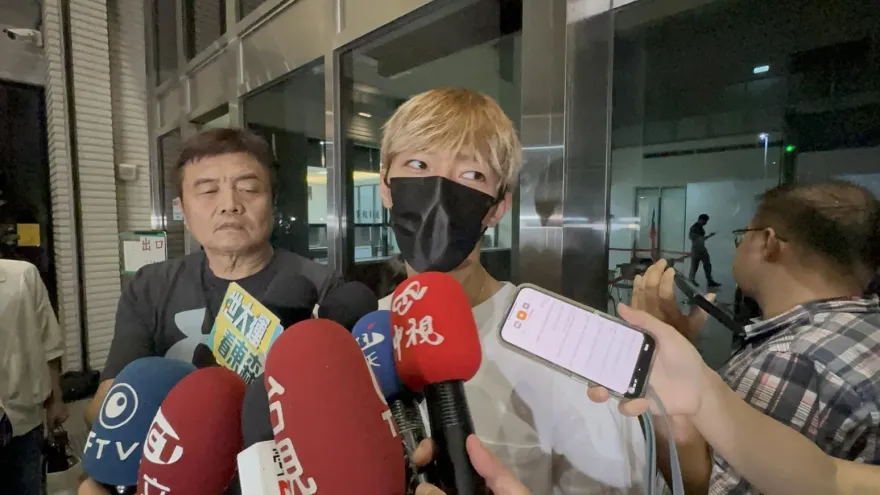 炎亞綸搭偵防車應訊惹特權爭議　士檢要查北市警洩密究責