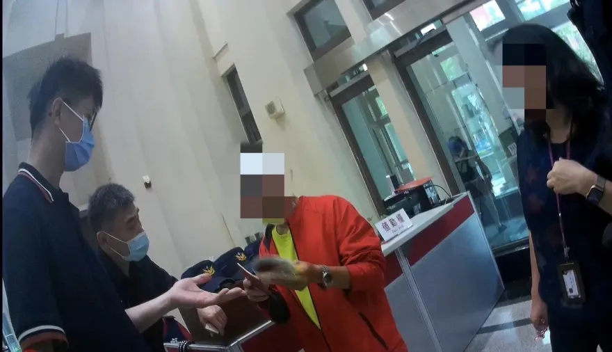 影/宜蘭男網遇愛情詐騙暈船　臨櫃辦網銀獻上帳密警急阻