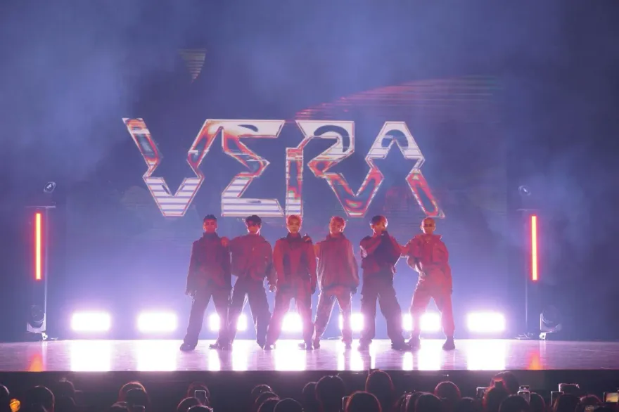 VERA演唱會舞台大淚崩！蔡朕感動謝家人「以我為榮」