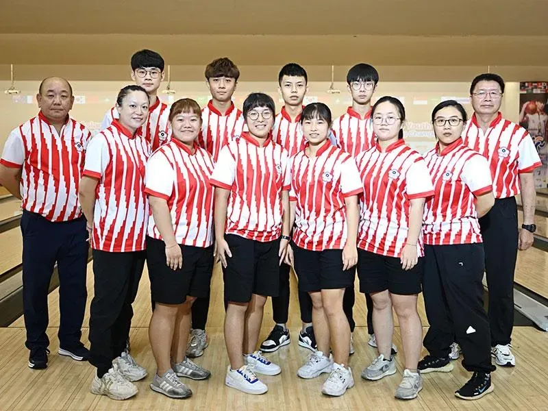 影/曼谷幸運地！藍少崗亞青10瓶保齡球賽抗壓摘金