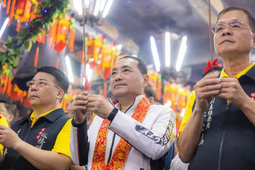 起風了？侯友宜回故鄉　民進黨戰將竟火速倒戈發「加油棒」