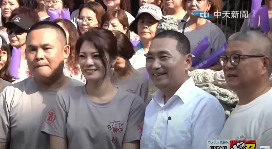 綠營嘉義縣美女議員倒戈挺侯友宜？媒體人曝背後原因