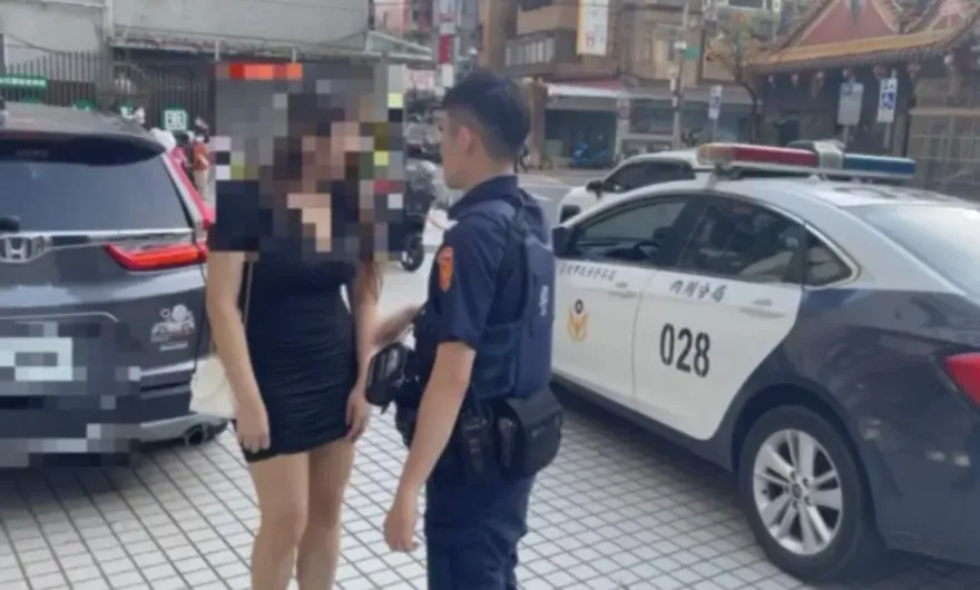 影/花名冊標榜「膚白秘書初兼」　她穿全黑爆乳洋裝外送遭逮