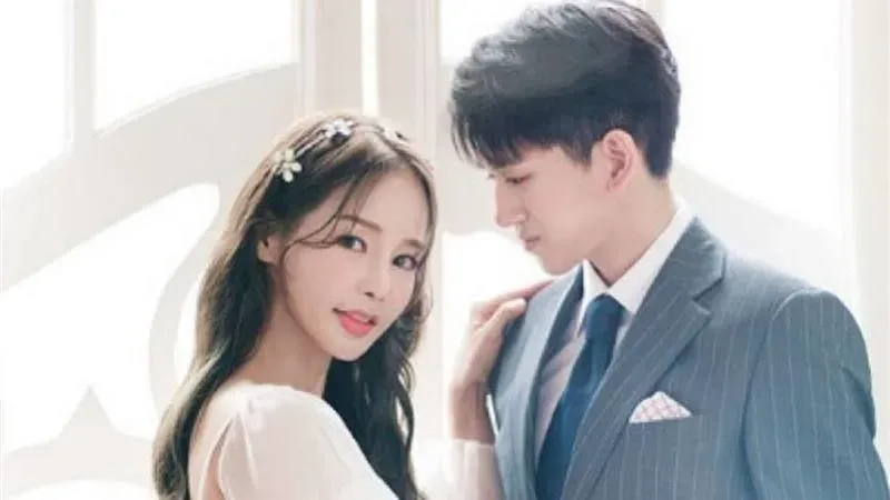 相差17歲母子戀！51歲美魔女曝嫩尪「兩週沒回家」　洩婚姻近況