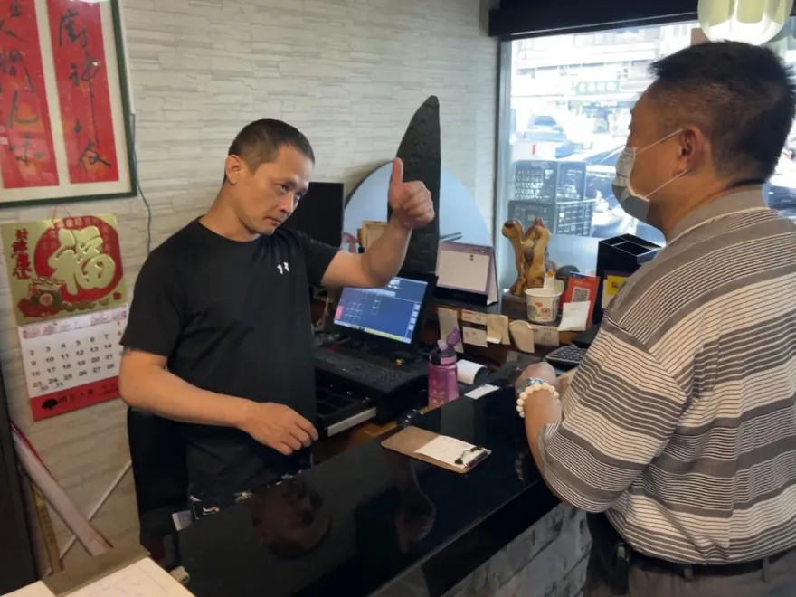 什麼操作？「白飯之亂」熱炒店宣布開業2天　老闆宣布辭職