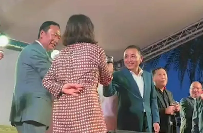 挺侯、挺郭派傳已有「共識」   他是「世紀合體」最大推手