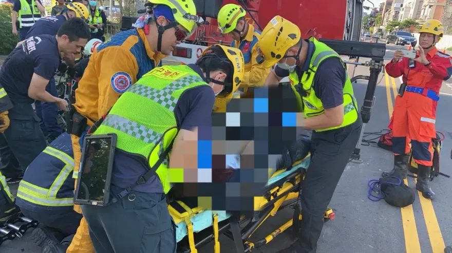 快訊/台中下水道驚傳工程意外！2工人墜深坑1人無生命跡象