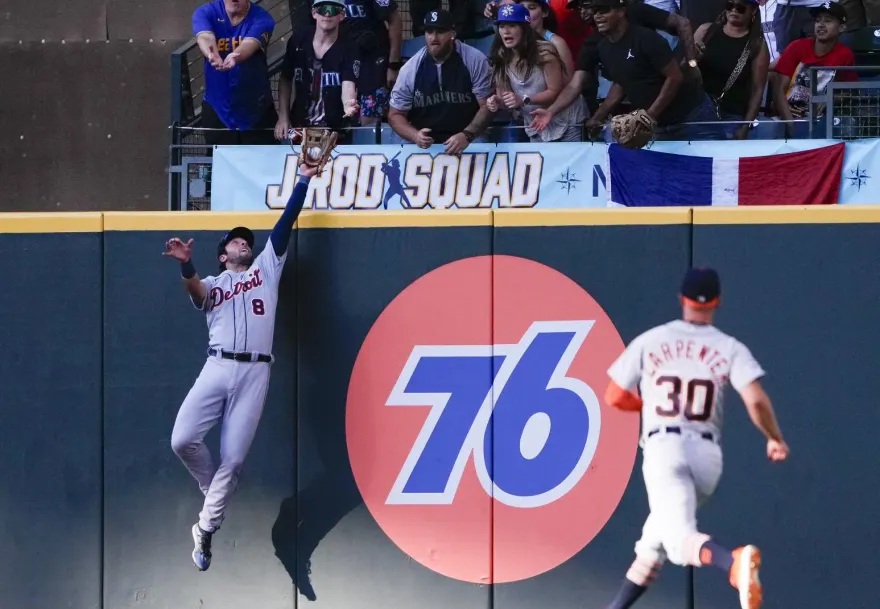 影/主播、球迷都被騙！老虎中外野手精湛美技震驚全場