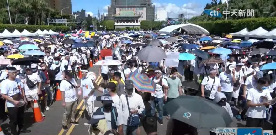 上凱道討公平正義！民眾怒嗆：在圓山飯店的都是權貴