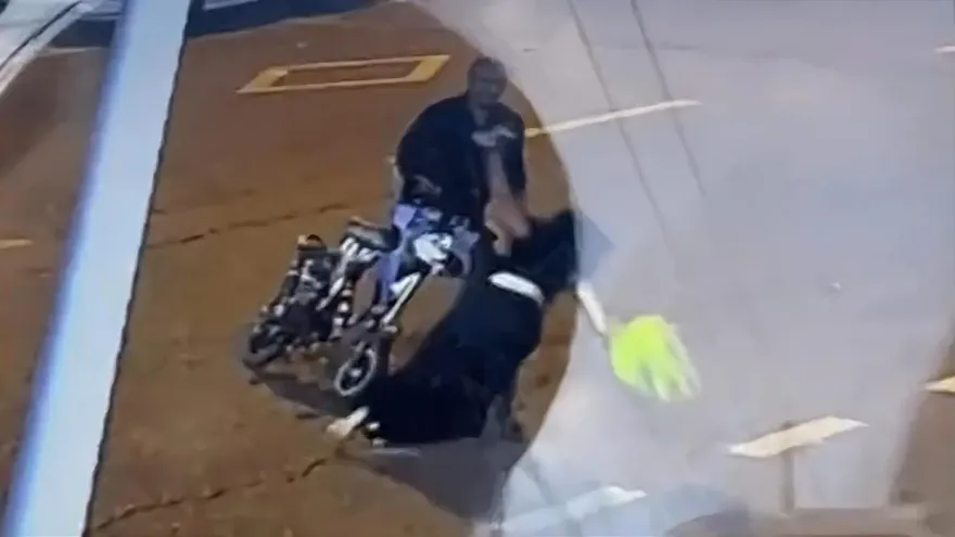 影/女子深夜街頭遭陌生男「搧巴掌打飛」　致右耳膜穿孔險失聰