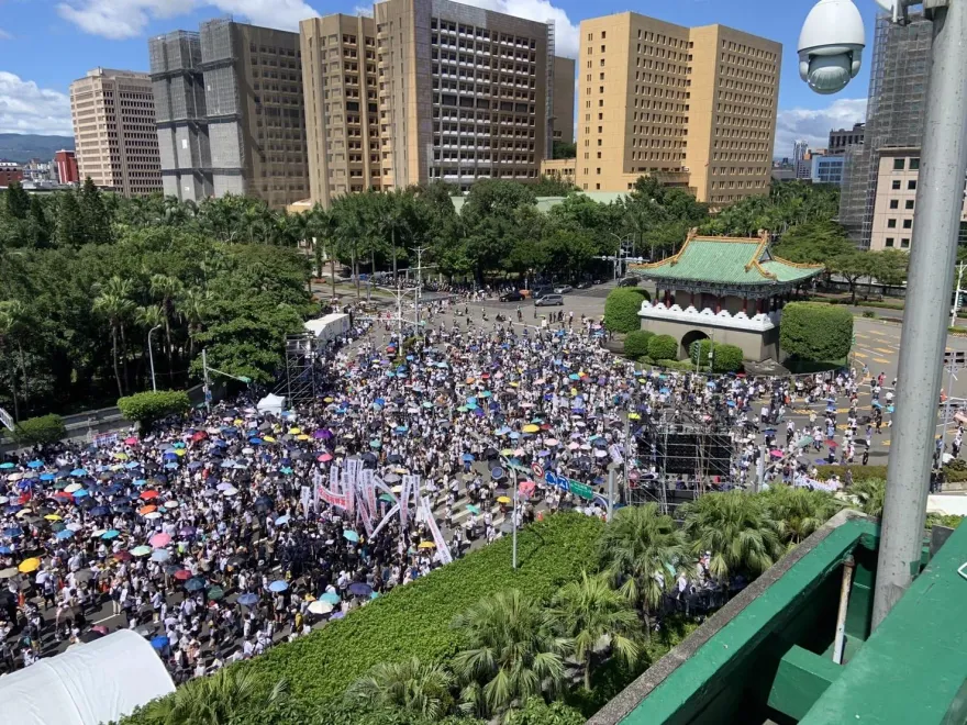 綠白造勢場互「卡」談交換？柯文哲搶下投票日賴清德總部前路權