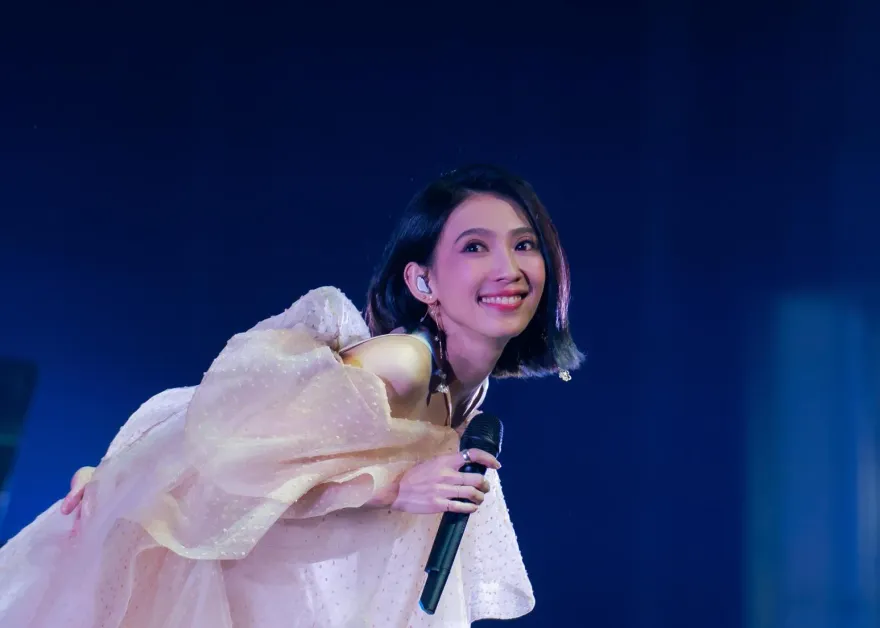 戴佩妮睽違7年台北開唱！剛登台喉嚨就出狀況…「冰到鎖喉」急道歉：非專業歌手