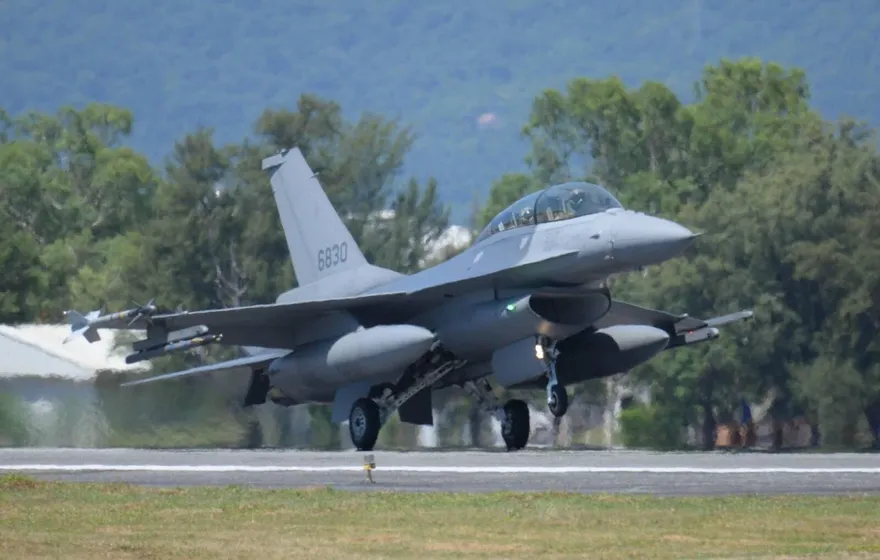 F-16V偵照莢艙測評現裂痕 空軍：不影響交運