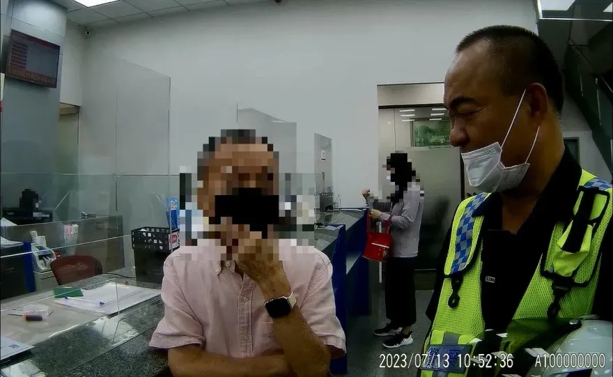 影/8旬翁網遇真愛暈船　臨櫃硬要匯款警苦勸保住老本