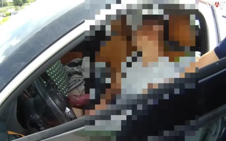 影/最壞示範！高雄師吸毒還昏睡路中　教育局出手了