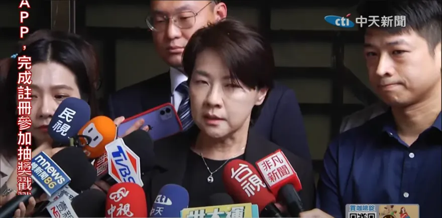 影/遭爆「密談藍白合」震怒！柯文哲提告《三立》記者誹謗罪、求償100萬元　黃珊珊率民眾黨按鈴