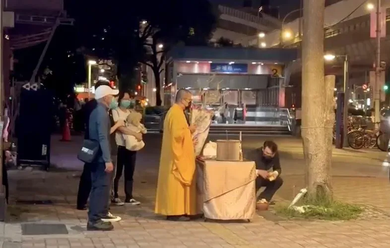 快訊/女大生遭冷氣17樓墜落砸死　家屬意外現場招魂場面哀戚