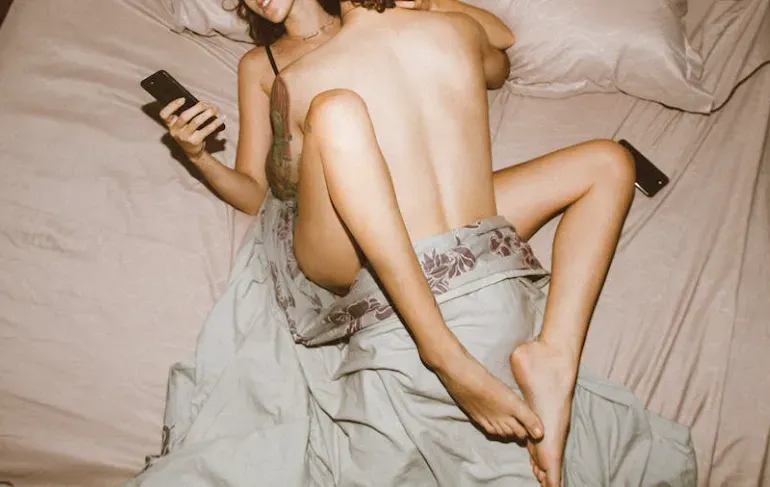 驚爆網美常出國是陪金主睡！圤智雨抓「4證據」疑：錢哪裡來的？