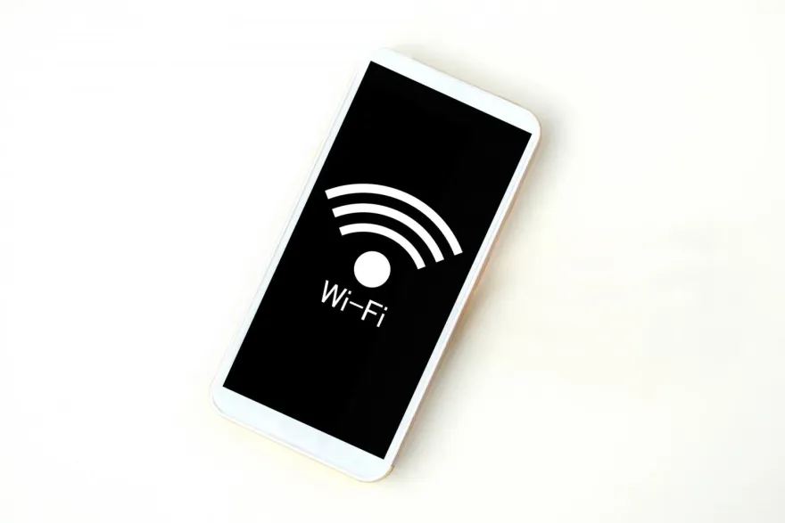 住酒店手機「自動連WiFi」　陸女被疑出軌分手…真相超展開