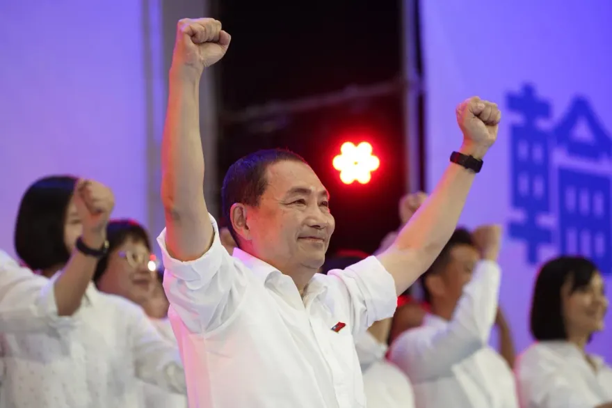 侯友宜選情現3大利多！媒體人揭2民調數據直言：侯、柯已平手了