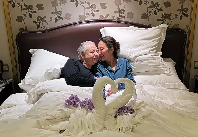 愛情長跑19年！楊紫瓊首曬新婚照　甜蜜同框大17歲前法拉利總裁尪