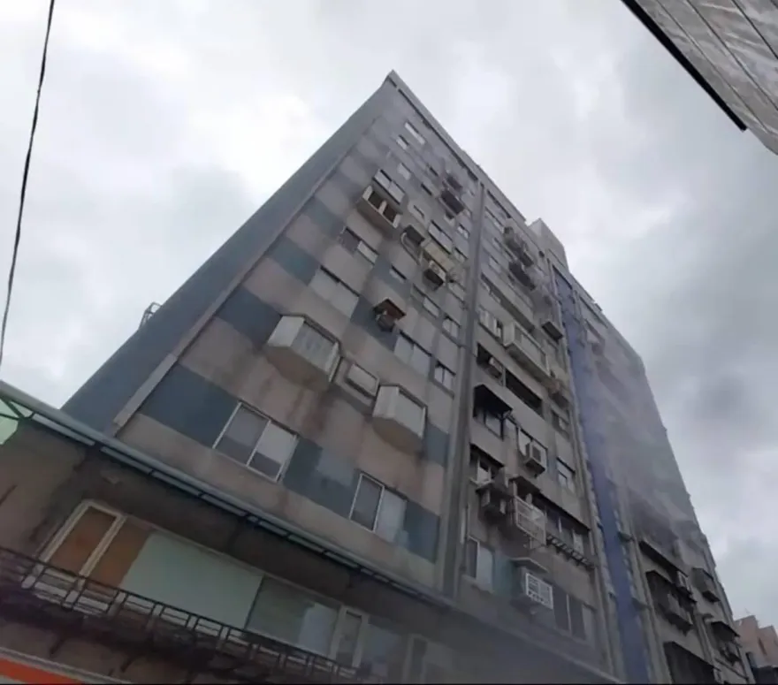 快訊/柯文哲家旁傳火警！北市中正區大樓突竄濃煙　消防緊急灌救