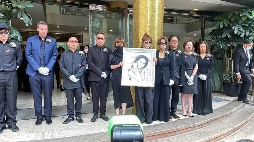 李玟告別式/傳老公Bruce親按火化按鈕　內幕曝光讓給了「她」