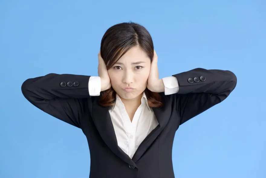 聽到別人清喉嚨、吃麵就會動怒恐慌？　研究：可能得了「恐音症」