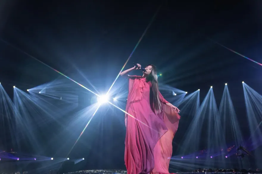 演唱會服被戲稱是「觀世音菩薩」！田馥甄大方回應：來祭改嗎？