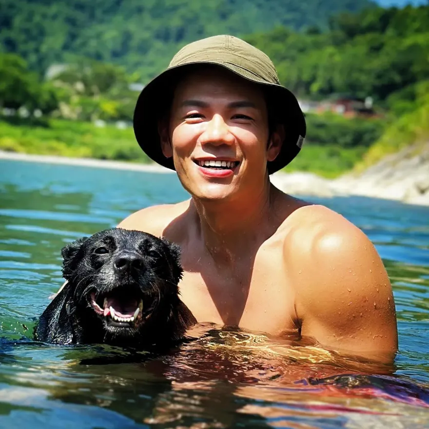 陳志強開車遇行人「斑馬線上玩手機」！按喇叭竟被比中指嗆：這是我路權