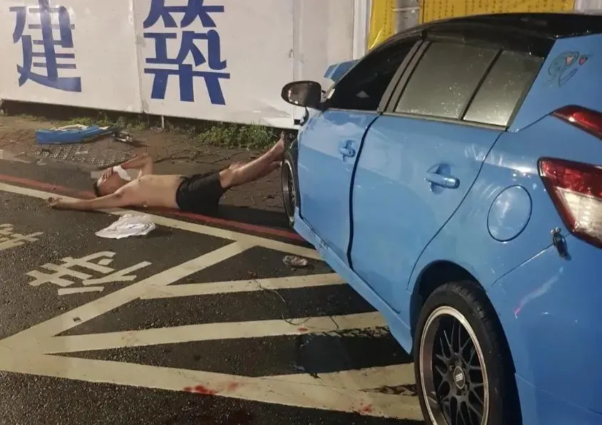 影/高雄醉男追撞雙載機車、1死2傷　他犯案後躺地爽睡