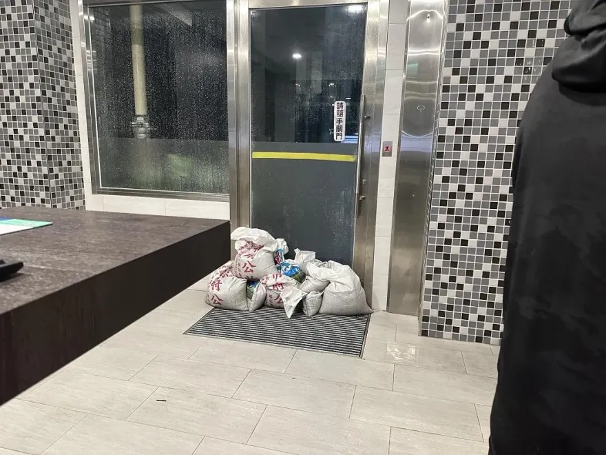 北市公辦都更「斯文首善」地下停車場遇大雨淹水　陳怡君轟：柯文哲專蓋漏水屋