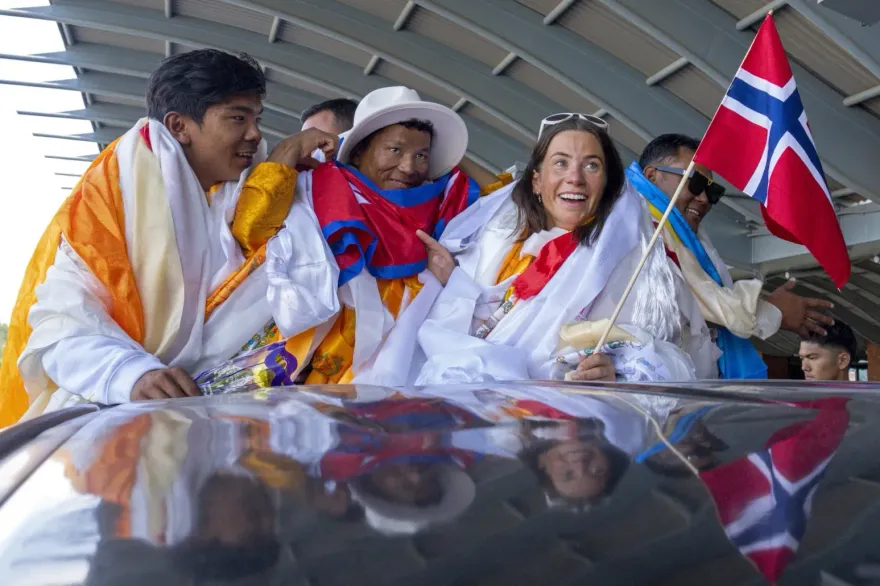 影/搬運工K2上倒地不起　登山團卻只顧攻頂？挪威登山家挨轟冷血