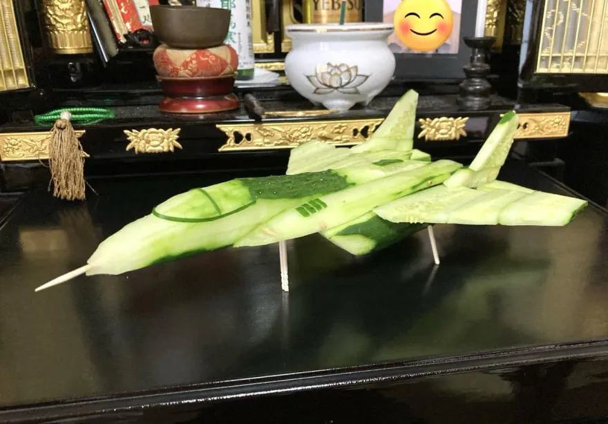 日本網友手工打造「精靈馬」拼創意　戰機、神獸當坐騎迎接祖先回陽間