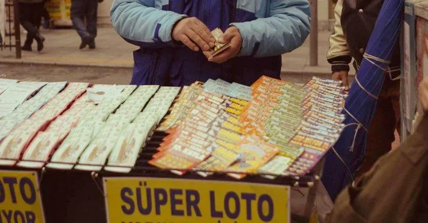 婦女「手癢」了1周　買刮刮樂竟中3千多萬元　開心買房