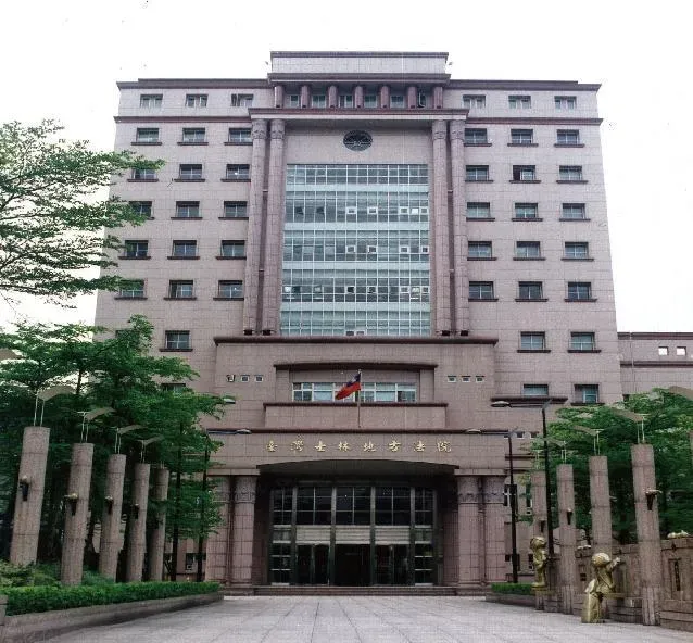 北市正妹倒垃圾遭強抱「揉胸1分鐘」！噁男逞慾後推倒撞地害破相