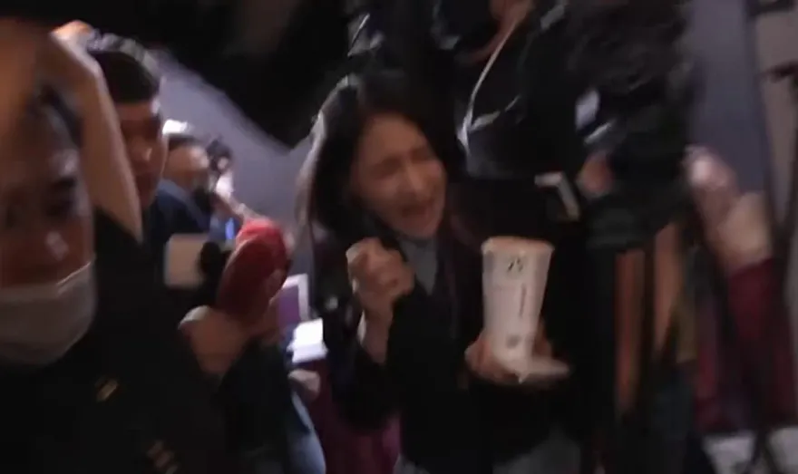 賴品妤被絆到自摔卻控中天記者推人　鍾沛君酸好了啦：妳這個假摔仔