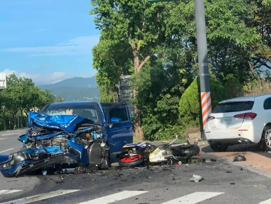 快訊/礁溪小客車疑闖紅燈撞飛機車　騎士爆頭送醫搶救仍不治