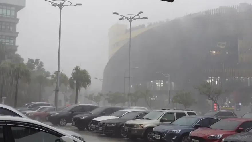 快訊/颱風環流挾雨勢撲3縣市！　山區留意大雨轟炸