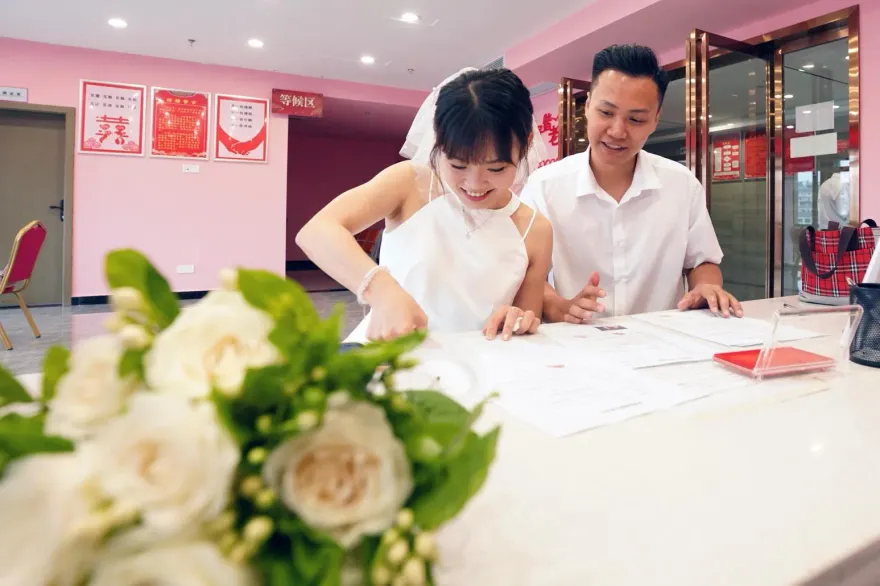 鼓勵結婚生育！ 浙江常山出奇招：「新娘25歲以下」發4千元獎金