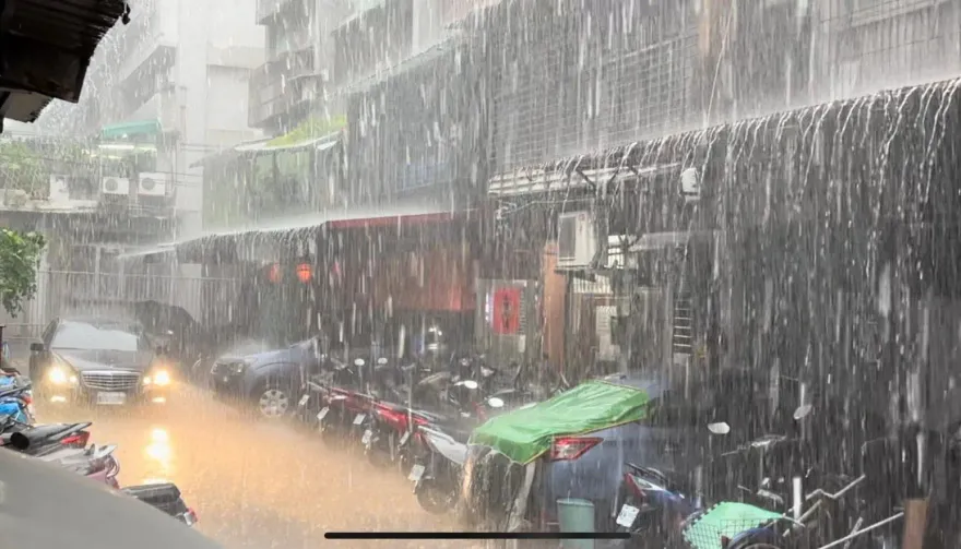 快訊/雨區擴大！氣象署發布「豪大雨特報」　全台14縣市警戒