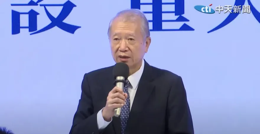 快訊/記者會上數度鞠躬！基泰董事長陳世銘宣布辭職：會負起所有責任