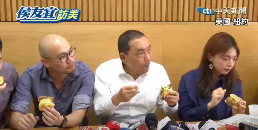 影/訪美漢堡店墨西哥員工找合照 　侯友宜秒問「一問題」笑翻全場