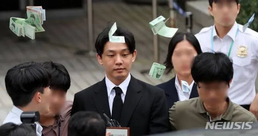 遭當面砸錢羞辱！劉亞仁二度現身羈押庭…被民眾怒嗆：給你當保管金